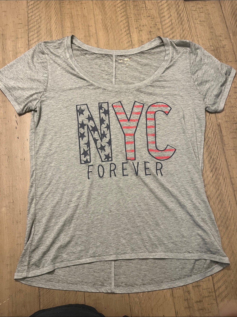 Arizona Jean Company Gray Scoop Neck NYC Graphic Tee